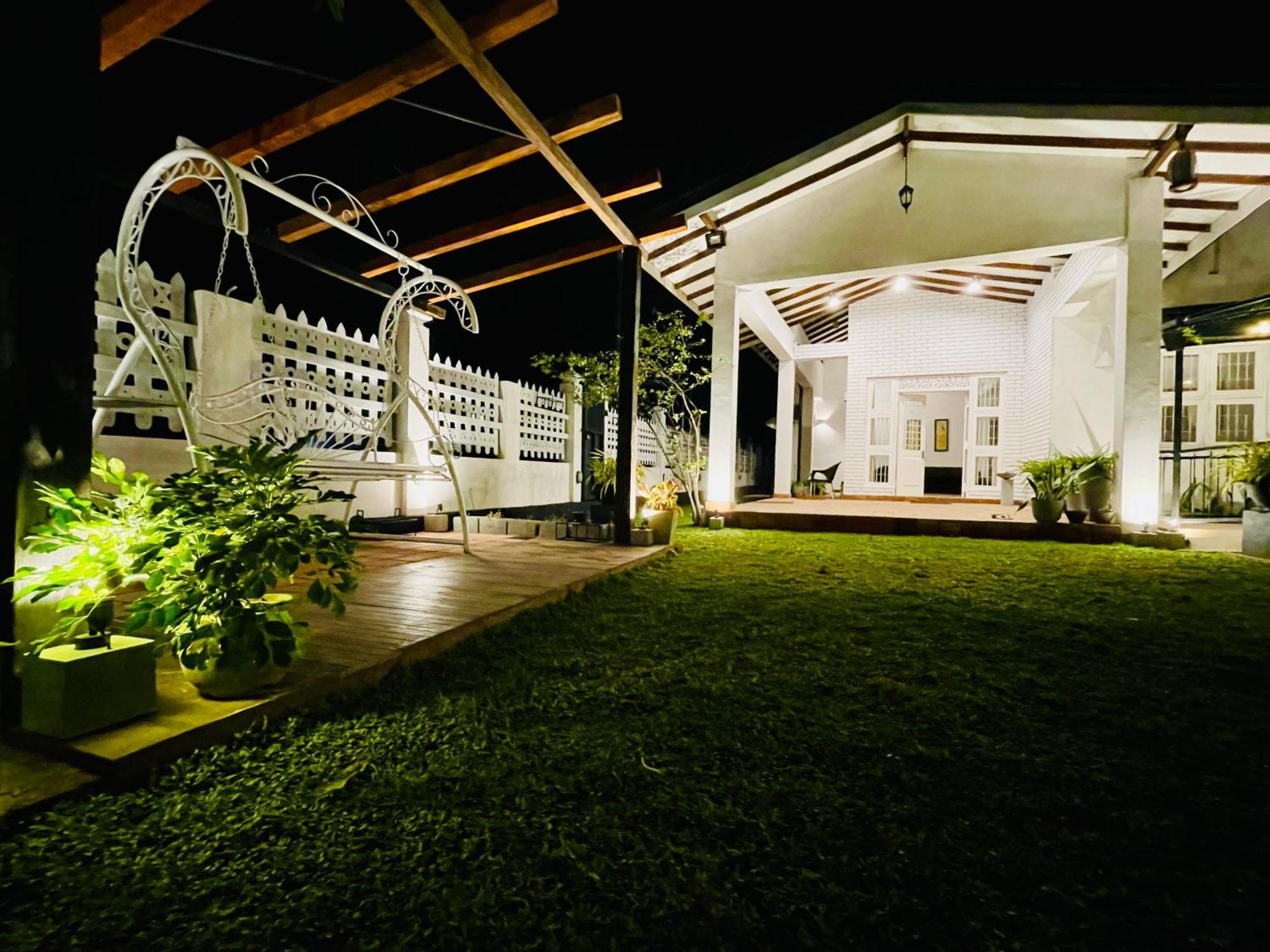 Ayur Ayur White Sail Villa Dalupotha Luaran gambar
