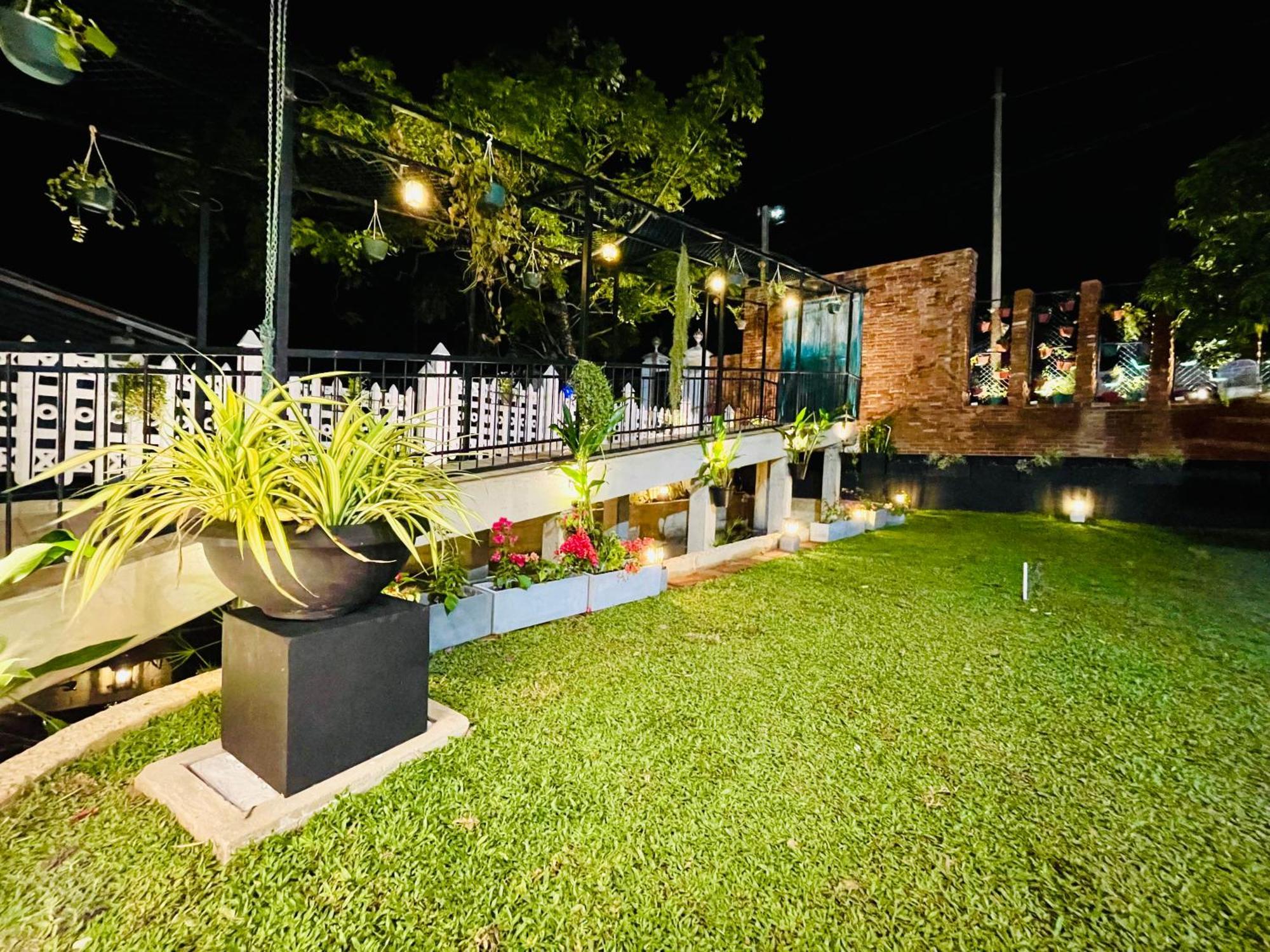 Ayur Ayur White Sail Villa Dalupotha Luaran gambar